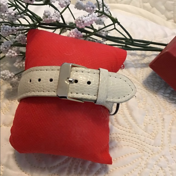 Gold tone Boyfriend Watch with Leather Band NWT - Picture 3 of 6